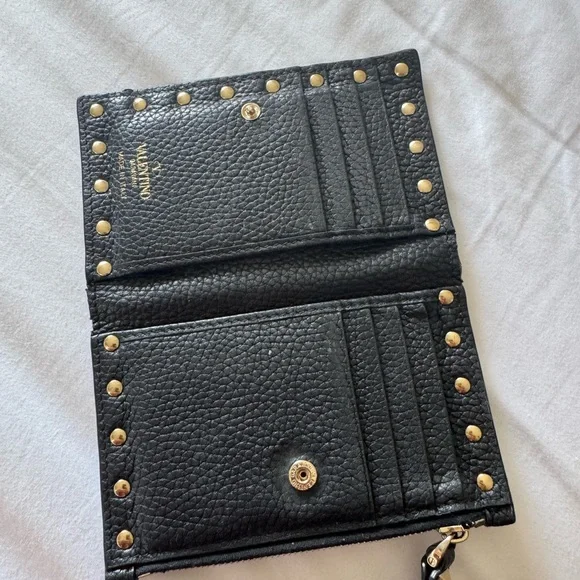 Valentino Garavani Black Rockstud Key Card Holder - Picture 4 of 4